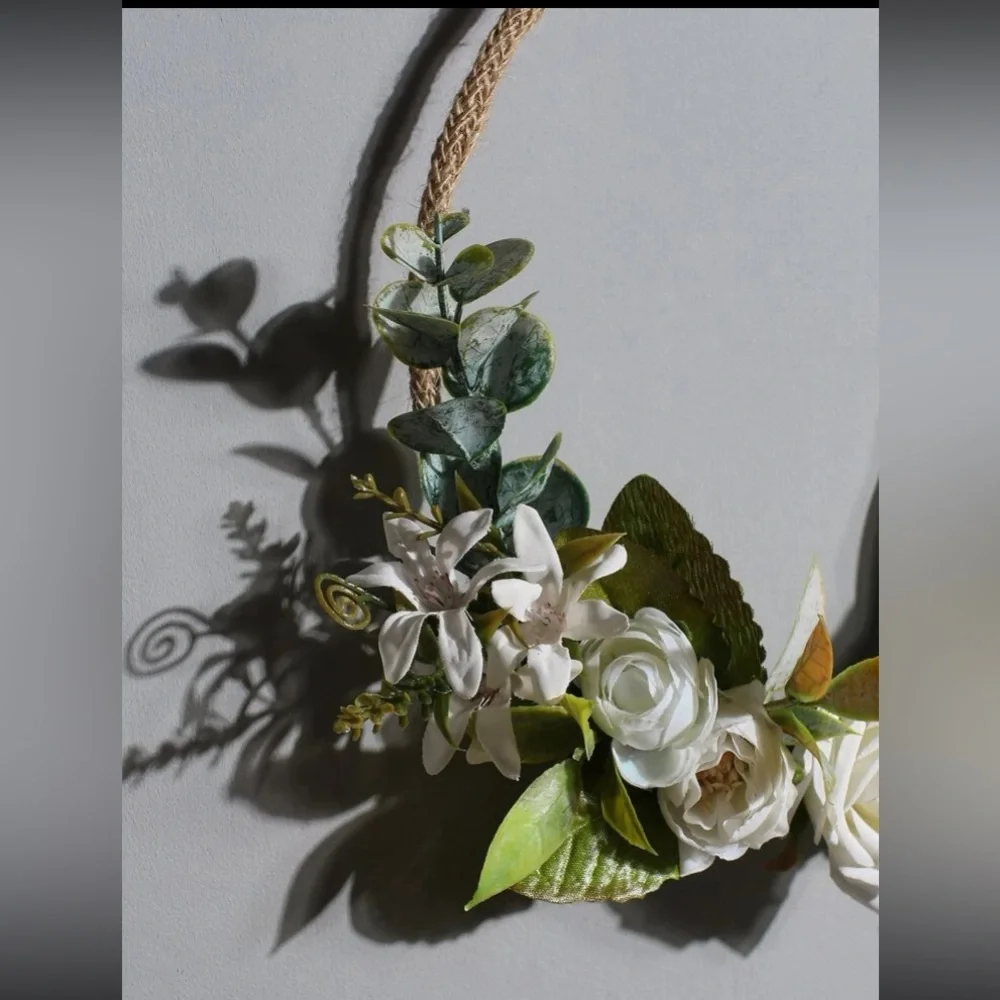 Brand NWT White Rose Floral Arrangement Round Wreath Hanging Decoration